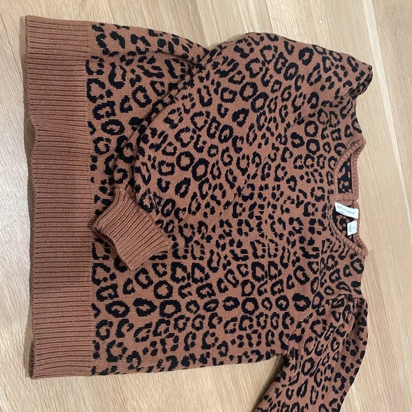 Janie and Jack Leopard print sweater with puff sleeve - Picture 4 of 5